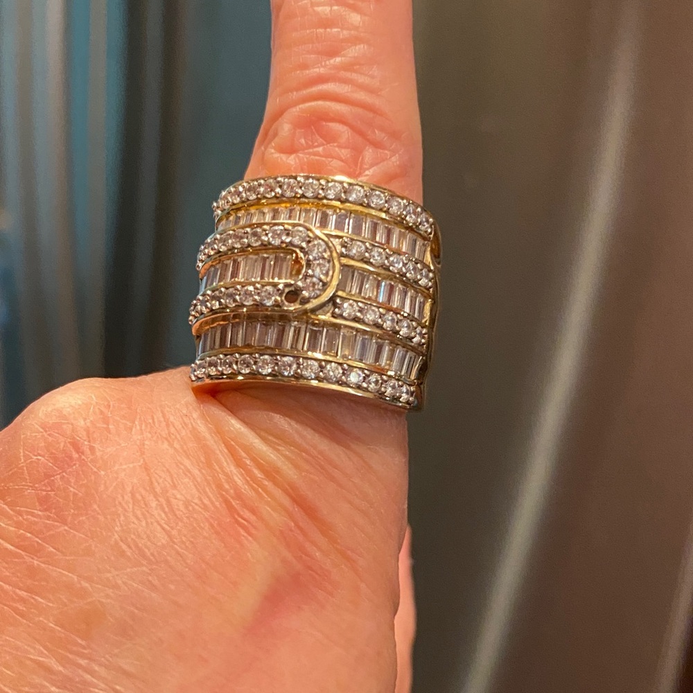 Elegant Gold and Silver Women's Ring